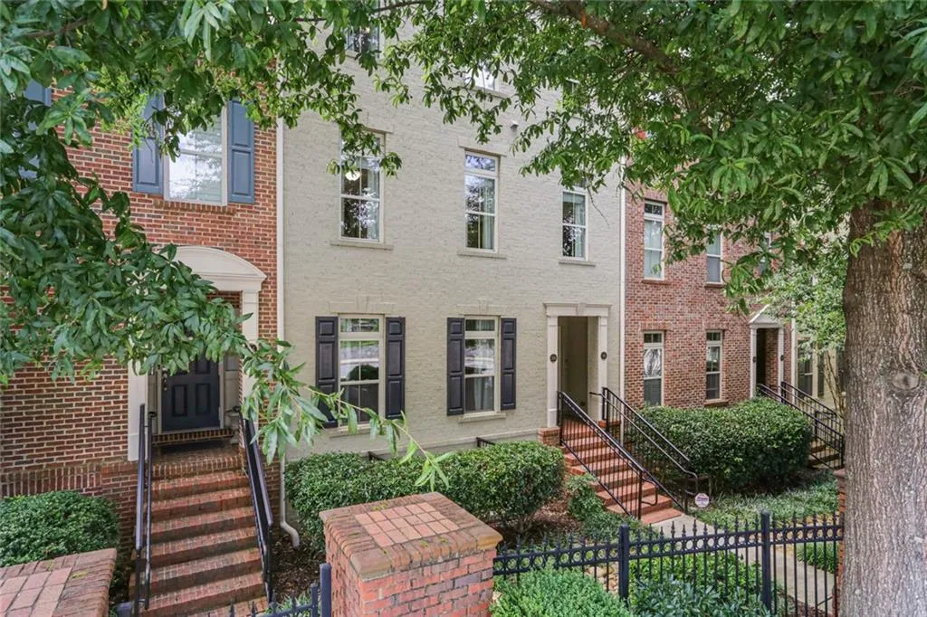 242 Le Gran Bend Unit 242, Atlanta, Georgia 30328, 3 Bedrooms Bedrooms, ,2 BathroomsBathrooms,Residential,Sold,242 Le Gran Bend Unit 242,6763383