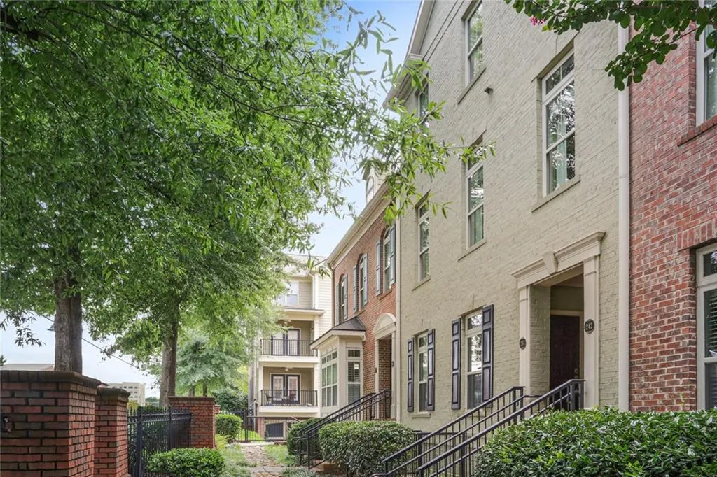 242 Le Gran Bend Unit 242, Atlanta, Georgia 30328, 3 Bedrooms Bedrooms, ,2 BathroomsBathrooms,Residential,Sold,242 Le Gran Bend Unit 242,6763383