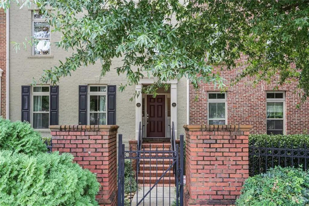 242 Le Gran Bend Unit 242, Atlanta, Georgia 30328, 3 Bedrooms Bedrooms, ,2 BathroomsBathrooms,Residential,Sold,242 Le Gran Bend Unit 242,6763383