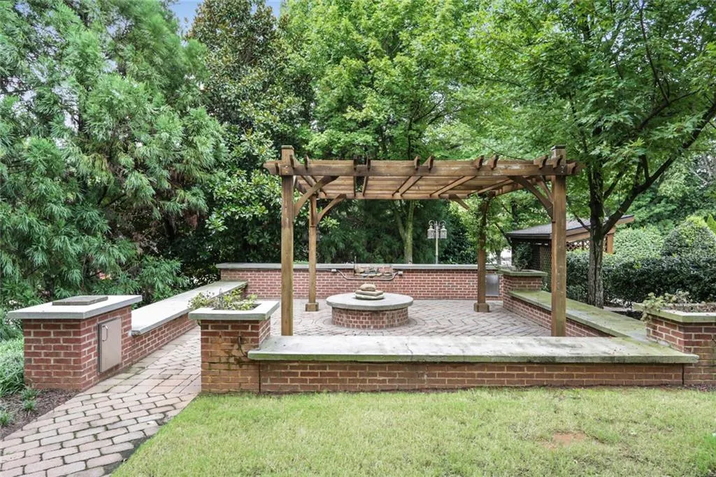 242 Le Gran Bend Unit 242, Atlanta, Georgia 30328, 3 Bedrooms Bedrooms, ,2 BathroomsBathrooms,Residential,Sold,242 Le Gran Bend Unit 242,6763383