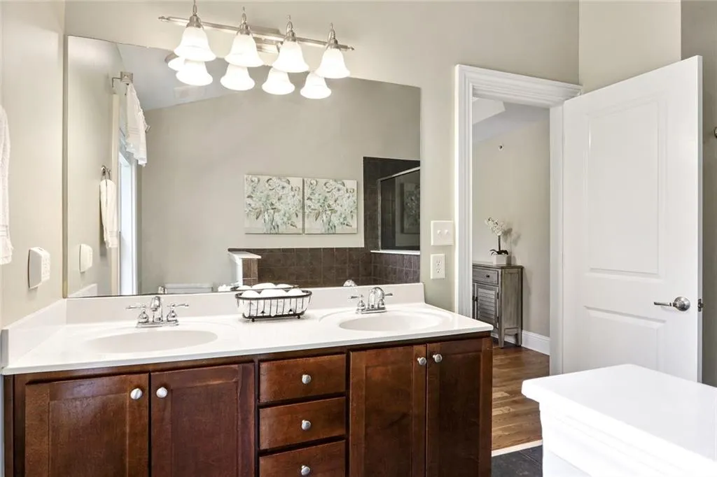 242 Le Gran Bend Unit 242, Atlanta, Georgia 30328, 3 Bedrooms Bedrooms, ,2 BathroomsBathrooms,Residential,Sold,242 Le Gran Bend Unit 242,6763383