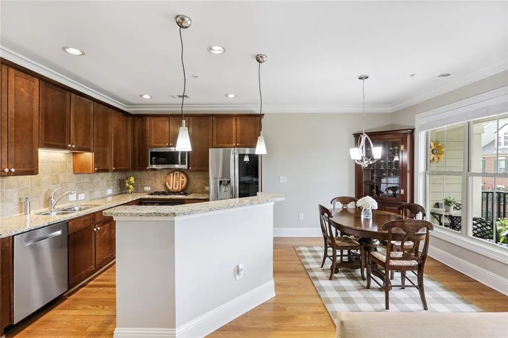 242 Le Gran Bend Unit 242, Atlanta, Georgia 30328, 3 Bedrooms Bedrooms, ,2 BathroomsBathrooms,Residential,Sold,242 Le Gran Bend Unit 242,6763383