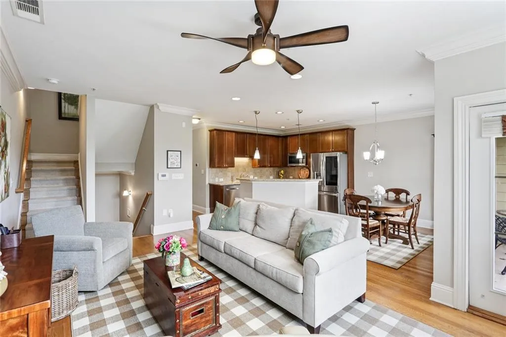 242 Le Gran Bend Unit 242, Atlanta, Georgia 30328, 3 Bedrooms Bedrooms, ,2 BathroomsBathrooms,Residential,Sold,242 Le Gran Bend Unit 242,6763383