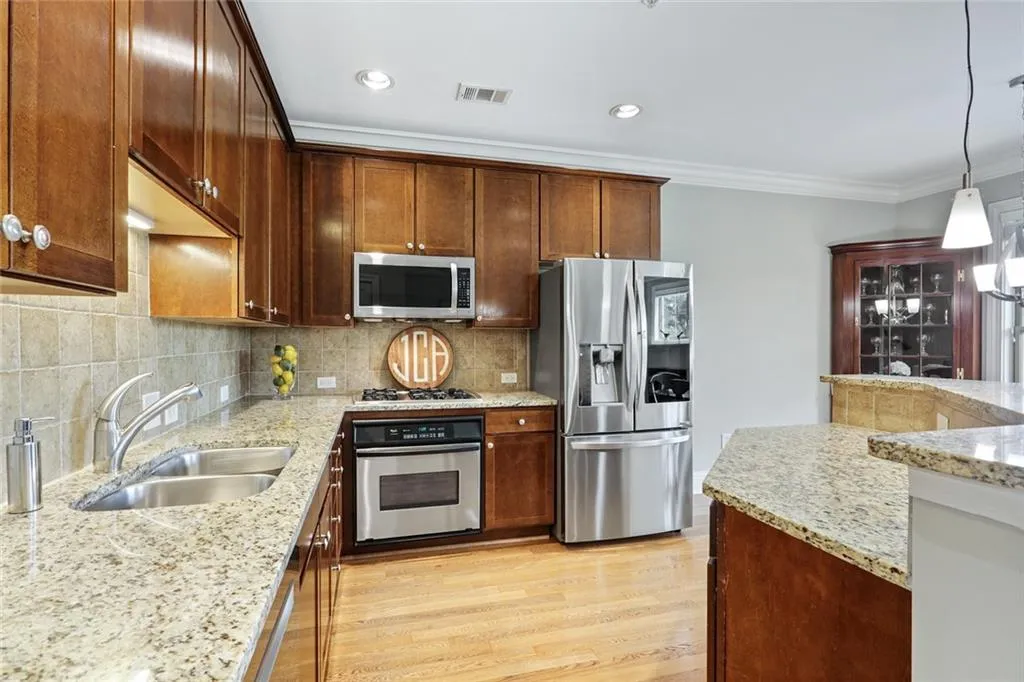 242 Le Gran Bend Unit 242, Atlanta, Georgia 30328, 3 Bedrooms Bedrooms, ,2 BathroomsBathrooms,Residential,Sold,242 Le Gran Bend Unit 242,6763383