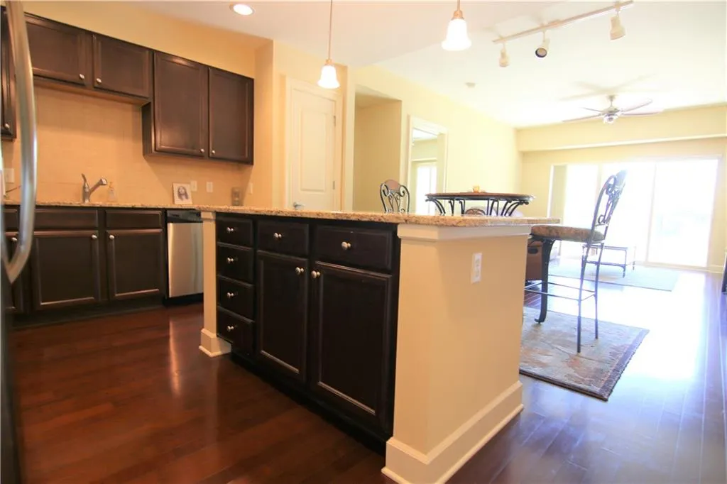 200 River Vista Drive Unit 119, Atlanta, Georgia 30339, 2 Bedrooms Bedrooms, ,2 BathroomsBathrooms,Residential,Sold,200 River Vista Drive Unit 119,5997446