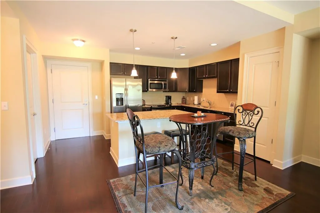 200 River Vista Drive Unit 119, Atlanta, Georgia 30339, 2 Bedrooms Bedrooms, ,2 BathroomsBathrooms,Residential,Sold,200 River Vista Drive Unit 119,5997446