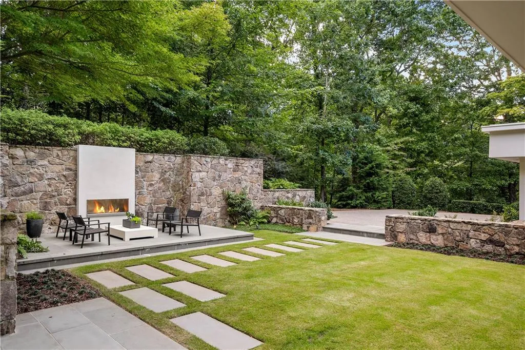 1640 Winterthur Close Nw, Atlanta, Georgia 30328, 5 Bedrooms Bedrooms, ,3 BathroomsBathrooms,Residential,For Sale,1640 Winterthur Close Nw,7735738