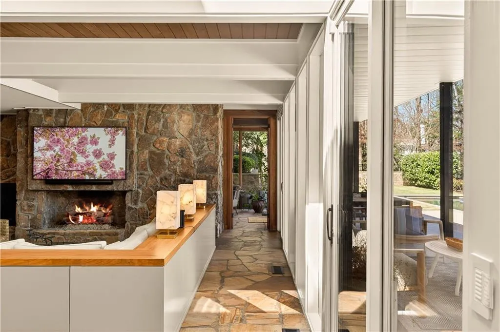 1640 Winterthur Close Nw, Atlanta, Georgia 30328, 5 Bedrooms Bedrooms, ,3 BathroomsBathrooms,Residential,For Sale,1640 Winterthur Close Nw,7735738