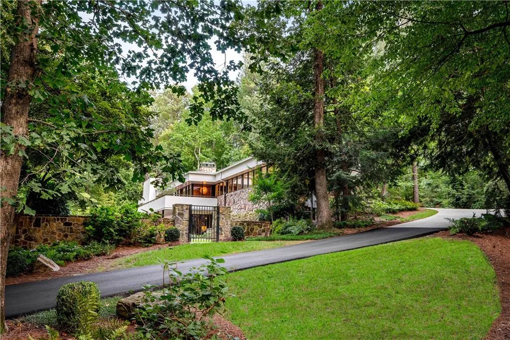 1640 Winterthur Close Nw, Atlanta, Georgia 30328, 5 Bedrooms Bedrooms, ,3 BathroomsBathrooms,Residential,For Sale,1640 Winterthur Close Nw,7735738