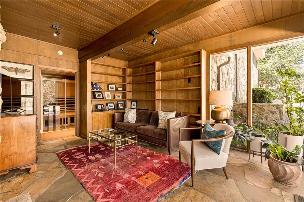 1640 Winterthur Close Nw, Atlanta, Georgia 30328, 5 Bedrooms Bedrooms, ,3 BathroomsBathrooms,Residential,For Sale,1640 Winterthur Close Nw,7735738