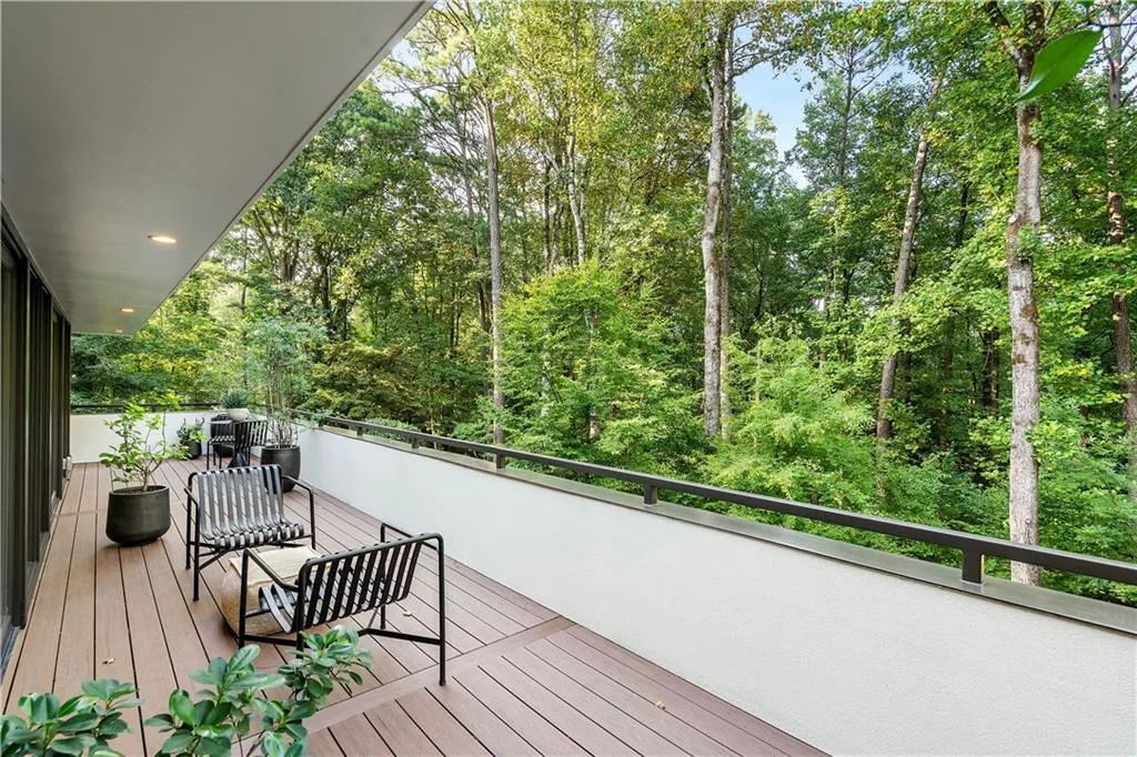 1640 Winterthur Close Nw, Atlanta, Georgia 30328, 5 Bedrooms Bedrooms, ,3 BathroomsBathrooms,Residential,For Sale,1640 Winterthur Close Nw,7735738