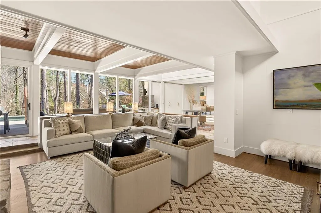 1640 Winterthur Close Nw, Atlanta, Georgia 30328, 5 Bedrooms Bedrooms, ,3 BathroomsBathrooms,Residential,For Sale,1640 Winterthur Close Nw,7735738