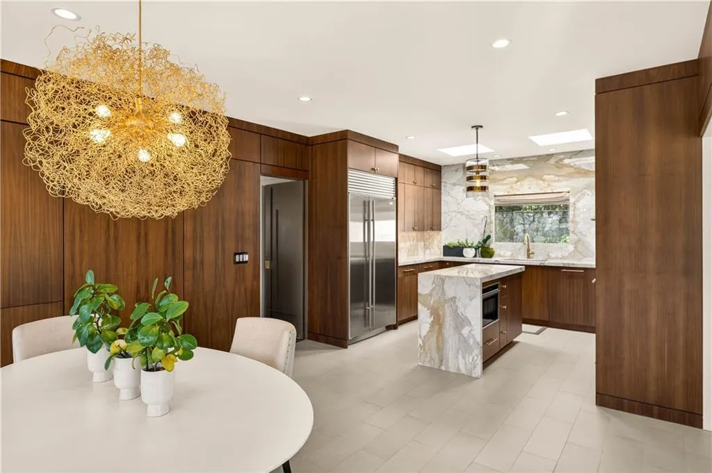 1640 Winterthur Close Nw, Atlanta, Georgia 30328, 5 Bedrooms Bedrooms, ,3 BathroomsBathrooms,Residential,For Sale,1640 Winterthur Close Nw,7735738