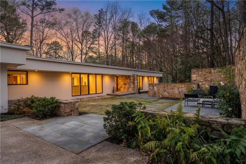 1640 Winterthur Close Nw, Atlanta, Georgia 30328, 5 Bedrooms Bedrooms, ,3 BathroomsBathrooms,Residential,For Sale,1640 Winterthur Close Nw,7735738