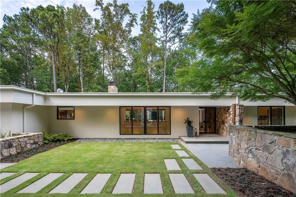 1640 Winterthur Close Nw, Atlanta, Georgia 30328, 5 Bedrooms Bedrooms, ,3 BathroomsBathrooms,Residential,For Sale,1640 Winterthur Close Nw,7735738