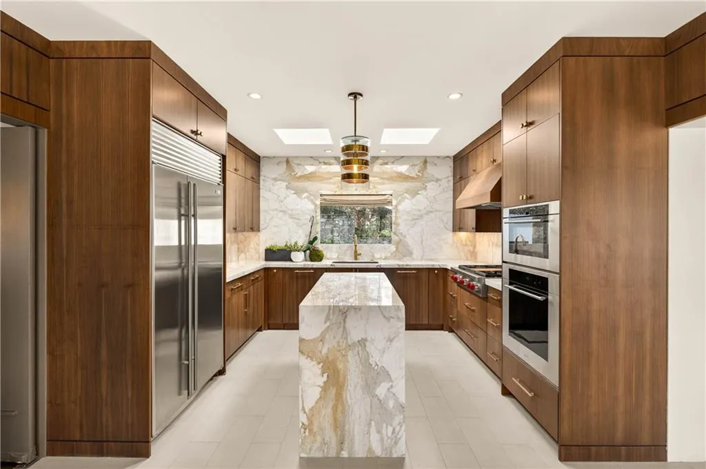 1640 Winterthur Close Nw, Atlanta, Georgia 30328, 5 Bedrooms Bedrooms, ,3 BathroomsBathrooms,Residential,For Sale,1640 Winterthur Close Nw,7735738