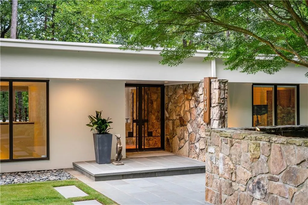 1640 Winterthur Close Nw, Atlanta, Georgia 30328, 5 Bedrooms Bedrooms, ,3 BathroomsBathrooms,Residential,For Sale,1640 Winterthur Close Nw,7735738