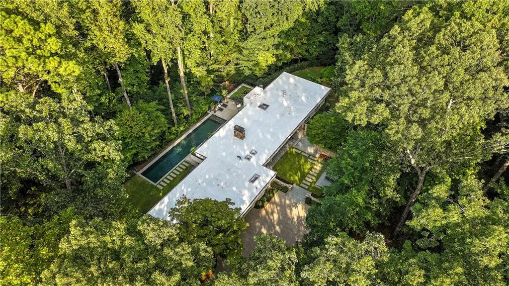 1640 Winterthur Close Nw, Atlanta, Georgia 30328, 5 Bedrooms Bedrooms, ,3 BathroomsBathrooms,Residential,For Sale,1640 Winterthur Close Nw,7735738