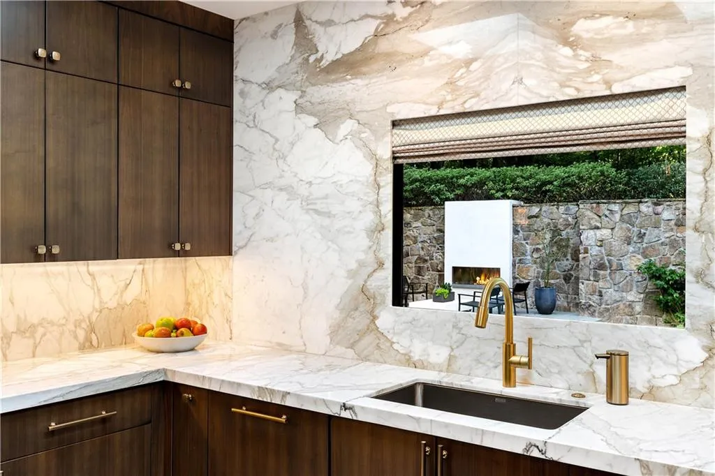 1640 Winterthur Close Nw, Atlanta, Georgia 30328, 5 Bedrooms Bedrooms, ,3 BathroomsBathrooms,Residential,For Sale,1640 Winterthur Close Nw,7735738