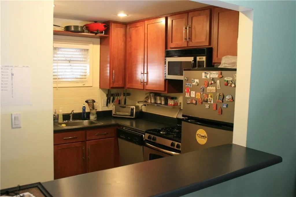 5400 Roswell Road Unit C4, Sandy Springs, Georgia 30342, 1 Bedroom Bedrooms, ,1 BathroomBathrooms,Residential,Sold,5400 Roswell Road Unit C4,6056667