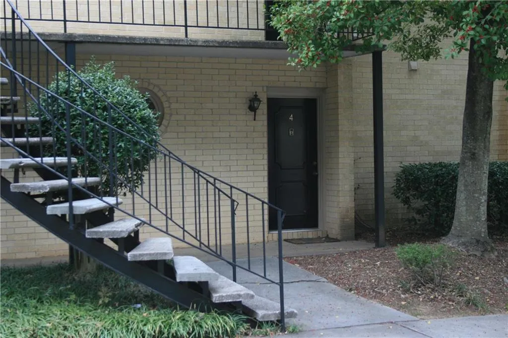 5400 Roswell Road Unit C4, Sandy Springs, Georgia 30342, 1 Bedroom Bedrooms, ,1 BathroomBathrooms,Residential,Sold,5400 Roswell Road Unit C4,6056667