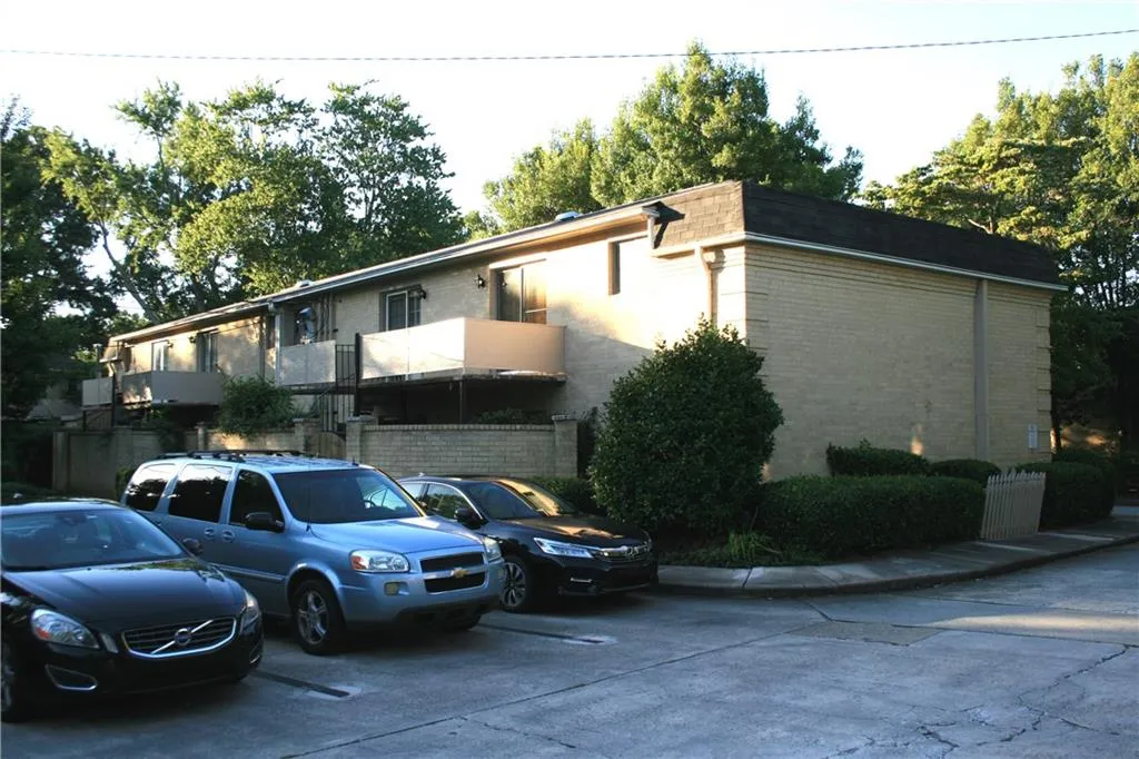 5400 Roswell Road Unit C4, Sandy Springs, Georgia 30342, 1 Bedroom Bedrooms, ,1 BathroomBathrooms,Residential,Sold,5400 Roswell Road Unit C4,6056667