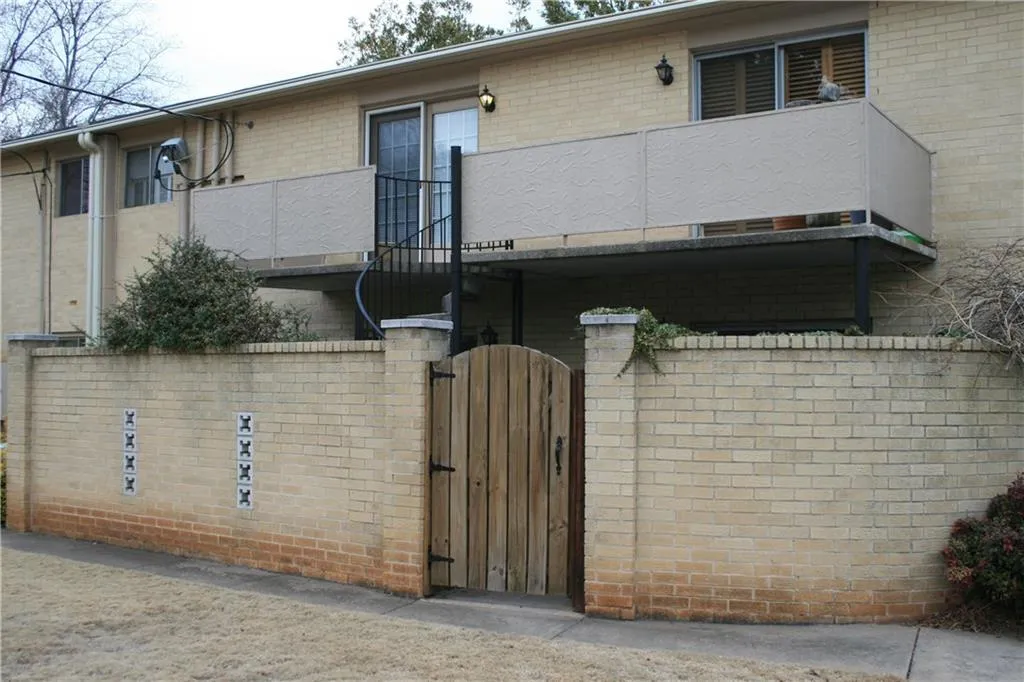 5400 Roswell Road Unit C4, Sandy Springs, Georgia 30342, 1 Bedroom Bedrooms, ,1 BathroomBathrooms,Residential,Sold,5400 Roswell Road Unit C4,6056667