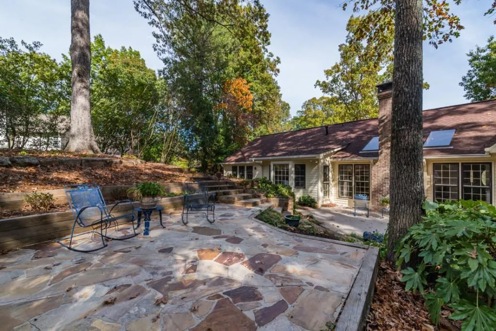 290 Stone Mill Trail, Sandy Springs, Georgia 30328, 5 Bedrooms Bedrooms, ,4 BathroomsBathrooms,Residential,Sold,290 Stone Mill Trail,5772897