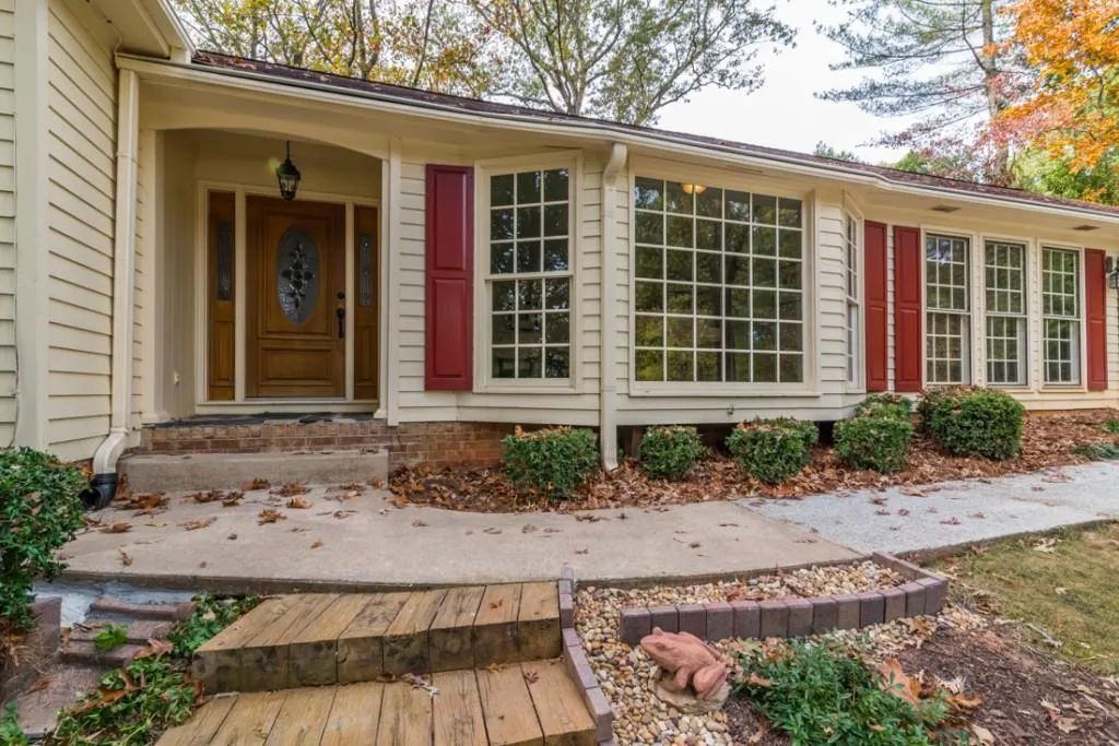 290 Stone Mill Trail, Sandy Springs, Georgia 30328, 5 Bedrooms Bedrooms, ,4 BathroomsBathrooms,Residential,Sold,290 Stone Mill Trail,5772897