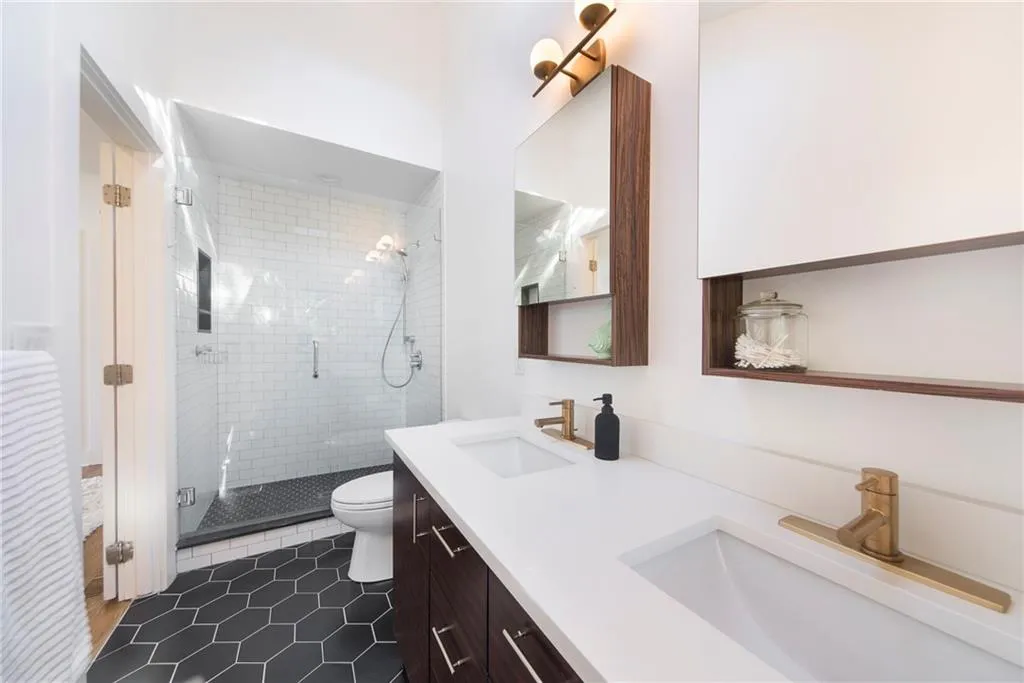 6390 Colewood Court, Atlanta, Georgia 30328, 5 Bedrooms Bedrooms, ,3 BathroomsBathrooms,Residential,Sold,6390 Colewood Court,6687257