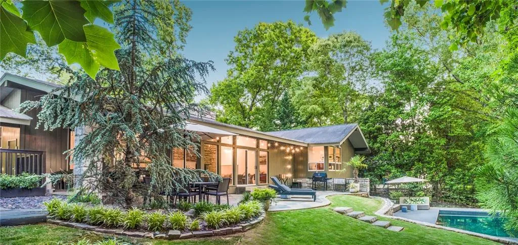 6390 Colewood Court, Atlanta, Georgia 30328, 5 Bedrooms Bedrooms, ,3 BathroomsBathrooms,Residential,Sold,6390 Colewood Court,6687257