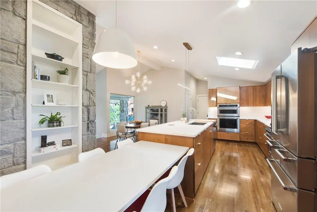 6390 Colewood Court, Atlanta, Georgia 30328, 5 Bedrooms Bedrooms, ,3 BathroomsBathrooms,Residential,Sold,6390 Colewood Court,6687257