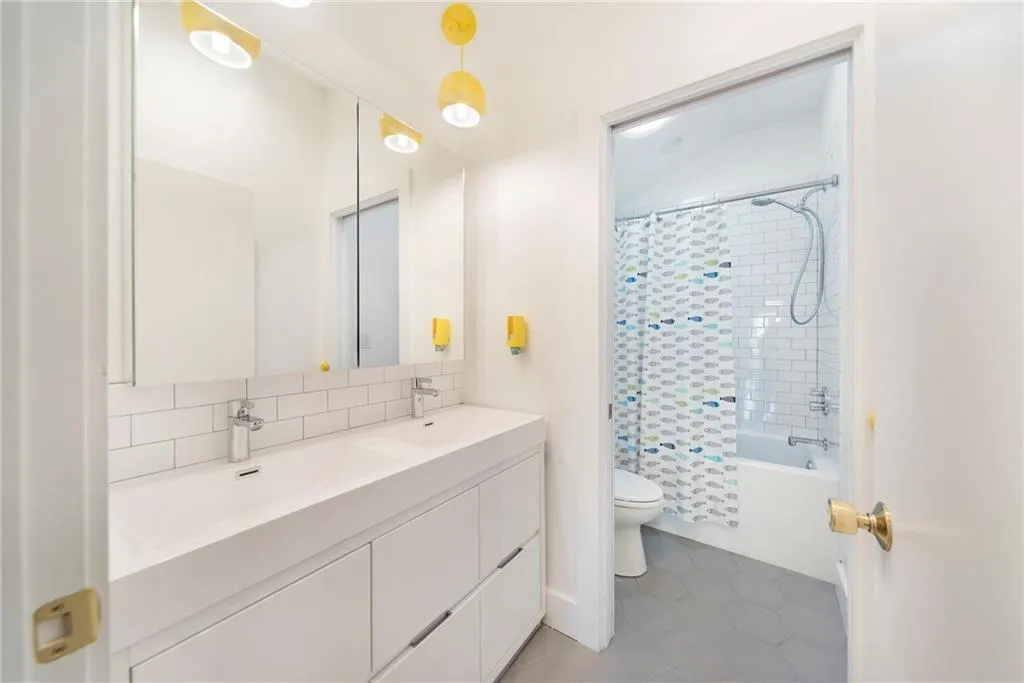 6390 Colewood Court, Atlanta, Georgia 30328, 5 Bedrooms Bedrooms, ,3 BathroomsBathrooms,Residential,Sold,6390 Colewood Court,6687257