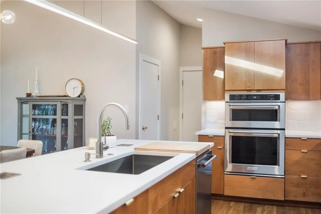 6390 Colewood Court, Atlanta, Georgia 30328, 5 Bedrooms Bedrooms, ,3 BathroomsBathrooms,Residential,Sold,6390 Colewood Court,6687257