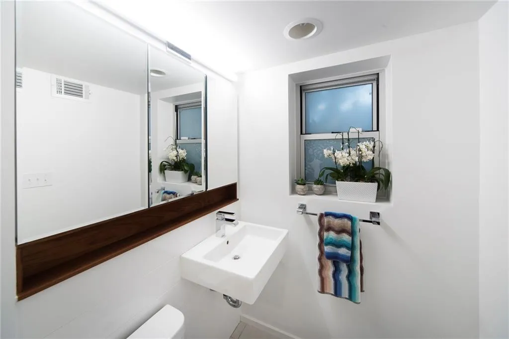 6390 Colewood Court, Atlanta, Georgia 30328, 5 Bedrooms Bedrooms, ,3 BathroomsBathrooms,Residential,Sold,6390 Colewood Court,6687257