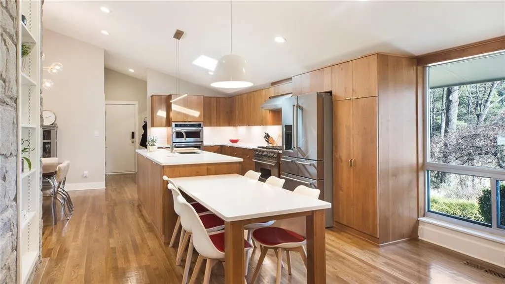 6390 Colewood Court, Atlanta, Georgia 30328, 5 Bedrooms Bedrooms, ,3 BathroomsBathrooms,Residential,Sold,6390 Colewood Court,6687257