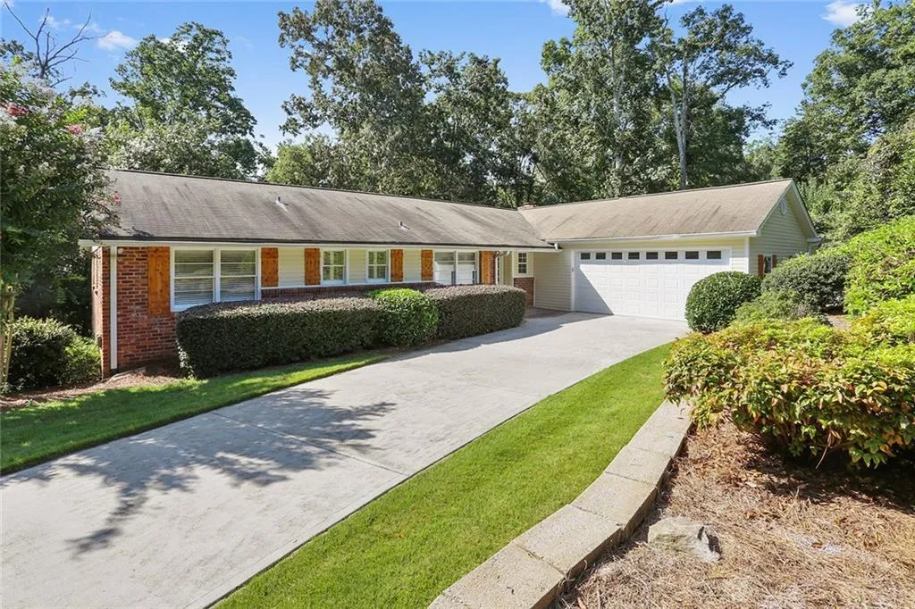 345 Ridgeview Trail, Sandy Springs, Georgia 30328, 5 Bedrooms Bedrooms, ,3 BathroomsBathrooms,Residential,Sold,345 Ridgeview Trail,6051404