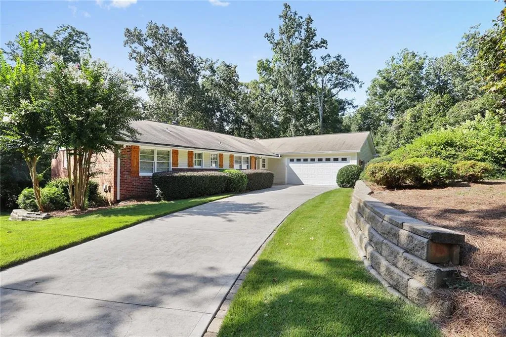 345 Ridgeview Trail, Sandy Springs, Georgia 30328, 5 Bedrooms Bedrooms, ,3 BathroomsBathrooms,Residential,Sold,345 Ridgeview Trail,6051404