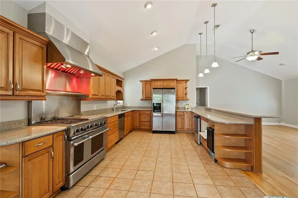 345 Ridgeview Trail, Sandy Springs, Georgia 30328, 5 Bedrooms Bedrooms, ,3 BathroomsBathrooms,Residential,Sold,345 Ridgeview Trail,6051404