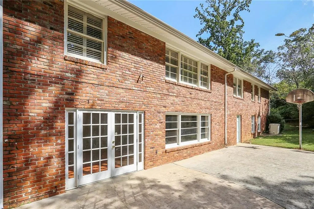 345 Ridgeview Trail, Sandy Springs, Georgia 30328, 5 Bedrooms Bedrooms, ,3 BathroomsBathrooms,Residential,Sold,345 Ridgeview Trail,6051404