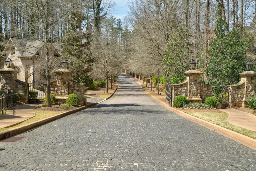 485 Belada Boulevard, Sandy Springs, Georgia 30342, 5 Bedrooms Bedrooms, ,5 BathroomsBathrooms,Residential,Sold,485 Belada Boulevard,6523220