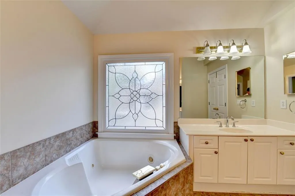 6350 Glen Oaks, Atlanta, Georgia 30328, 4 Bedrooms Bedrooms, ,4 BathroomsBathrooms,Residential,For Sale,6350 Glen Oaks,7632674