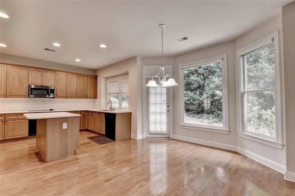 6350 Glen Oaks, Atlanta, Georgia 30328, 4 Bedrooms Bedrooms, ,4 BathroomsBathrooms,Residential,For Sale,6350 Glen Oaks,7632674