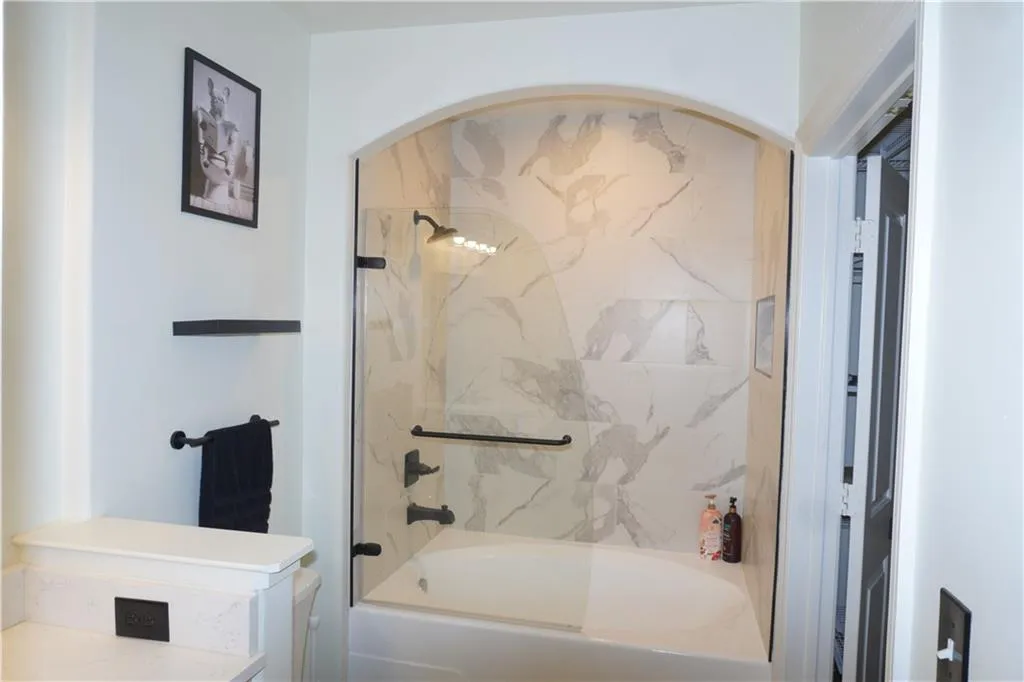 3445 Stratford Road Ne Unit 2504, Atlanta, Georgia 30326, 2 Bedrooms Bedrooms, ,2 BathroomsBathrooms,Residential,For Sale,3445 Stratford Road Ne Unit 2504,7546229