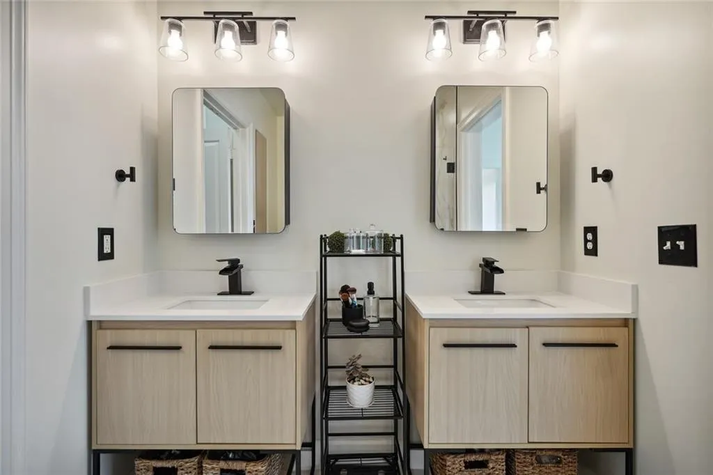 3445 Stratford Road Ne Unit 2504, Atlanta, Georgia 30326, 2 Bedrooms Bedrooms, ,2 BathroomsBathrooms,Residential,For Sale,3445 Stratford Road Ne Unit 2504,7546229