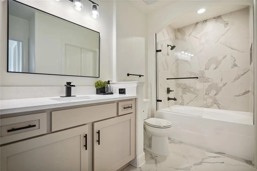 3445 Stratford Road Ne Unit 2504, Atlanta, Georgia 30326, 2 Bedrooms Bedrooms, ,2 BathroomsBathrooms,Residential,For Sale,3445 Stratford Road Ne Unit 2504,7546229