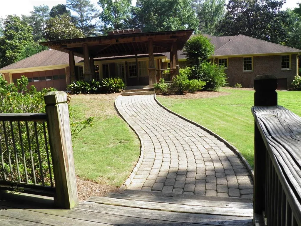 6280 Riverwood Drive, Atlanta, Georgia 30328, 4 Bedrooms Bedrooms, ,3 BathroomsBathrooms,Residential,Sold,6280 Riverwood Drive,5919873