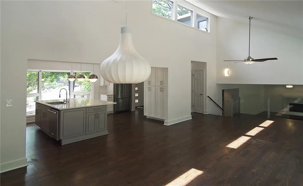 1196 Roxboro Cove Ne, Atlanta, Georgia 30324, 4 Bedrooms Bedrooms, ,3 BathroomsBathrooms,Residential,Sold,1196 Roxboro Cove Ne,5680890