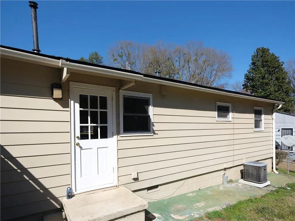 2422 Clarissa Drive Nw, Atlanta, Georgia 30318, 3 Bedrooms Bedrooms, ,1 BathroomBathrooms,Residential,For Sale,2422 Clarissa Drive Nw,7536786