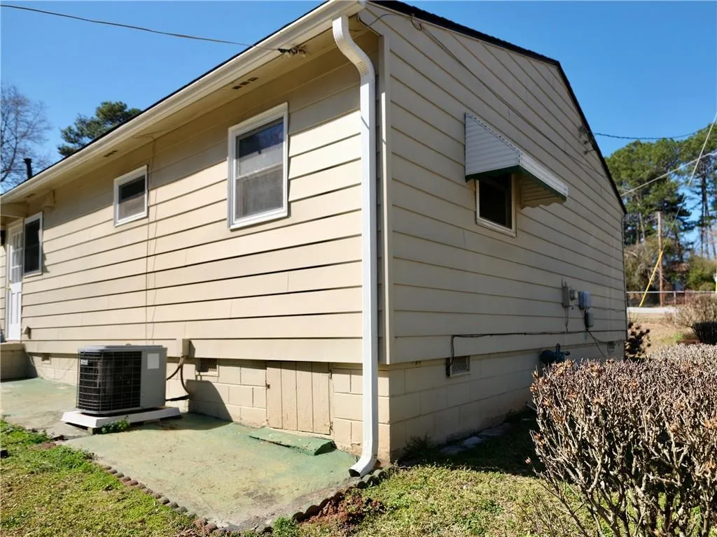 2422 Clarissa Drive Nw, Atlanta, Georgia 30318, 3 Bedrooms Bedrooms, ,1 BathroomBathrooms,Residential,For Sale,2422 Clarissa Drive Nw,7536786